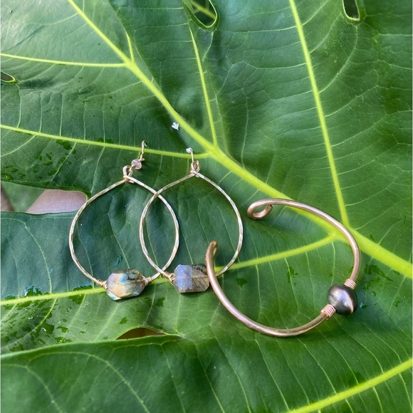 NEW GOLD FILLED HOOPS W/ LABRADORITE + SUNSTONE. Rose gold cuff Tahitian Pearl! - Picture 6 of 9